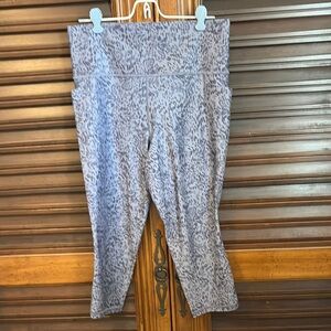 Athleta Salutation Stash Purple/Gray Animal Print Capri Leggings. Large